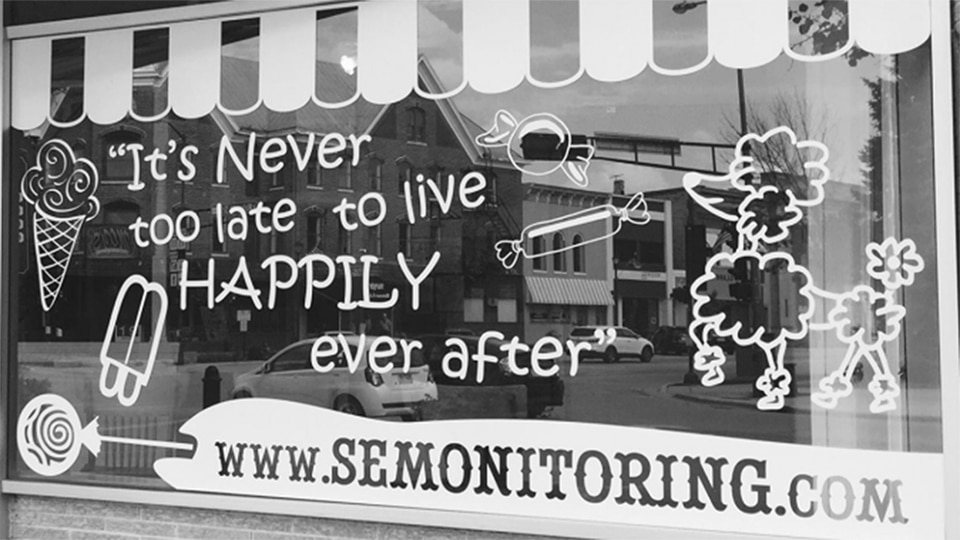 The front window decal: “It’s never too late to live happily ever after” — www.semonitoring.com